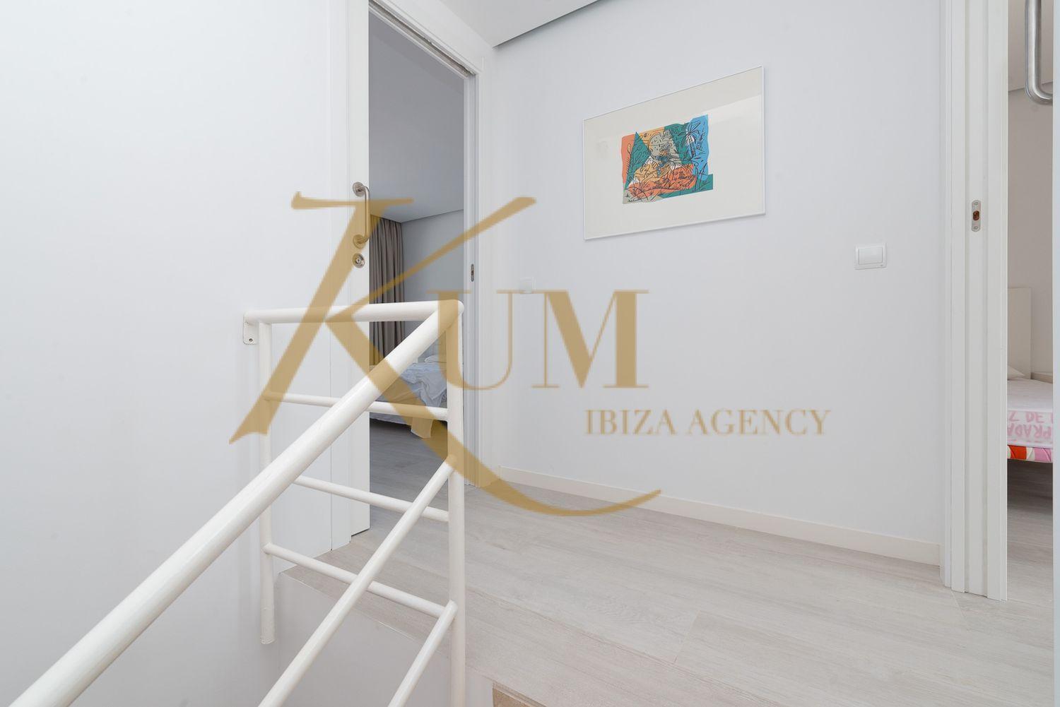 House for rent in a beautiful private urbanization in Cala Tarida.