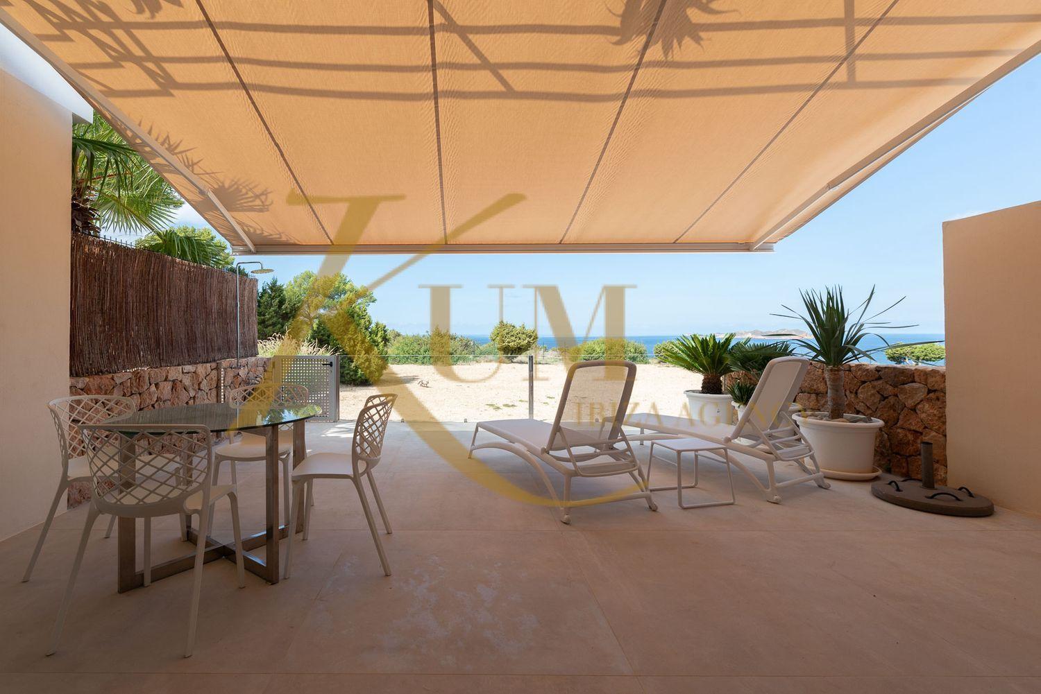 House for rent in a beautiful private urbanization in Cala Tarida.