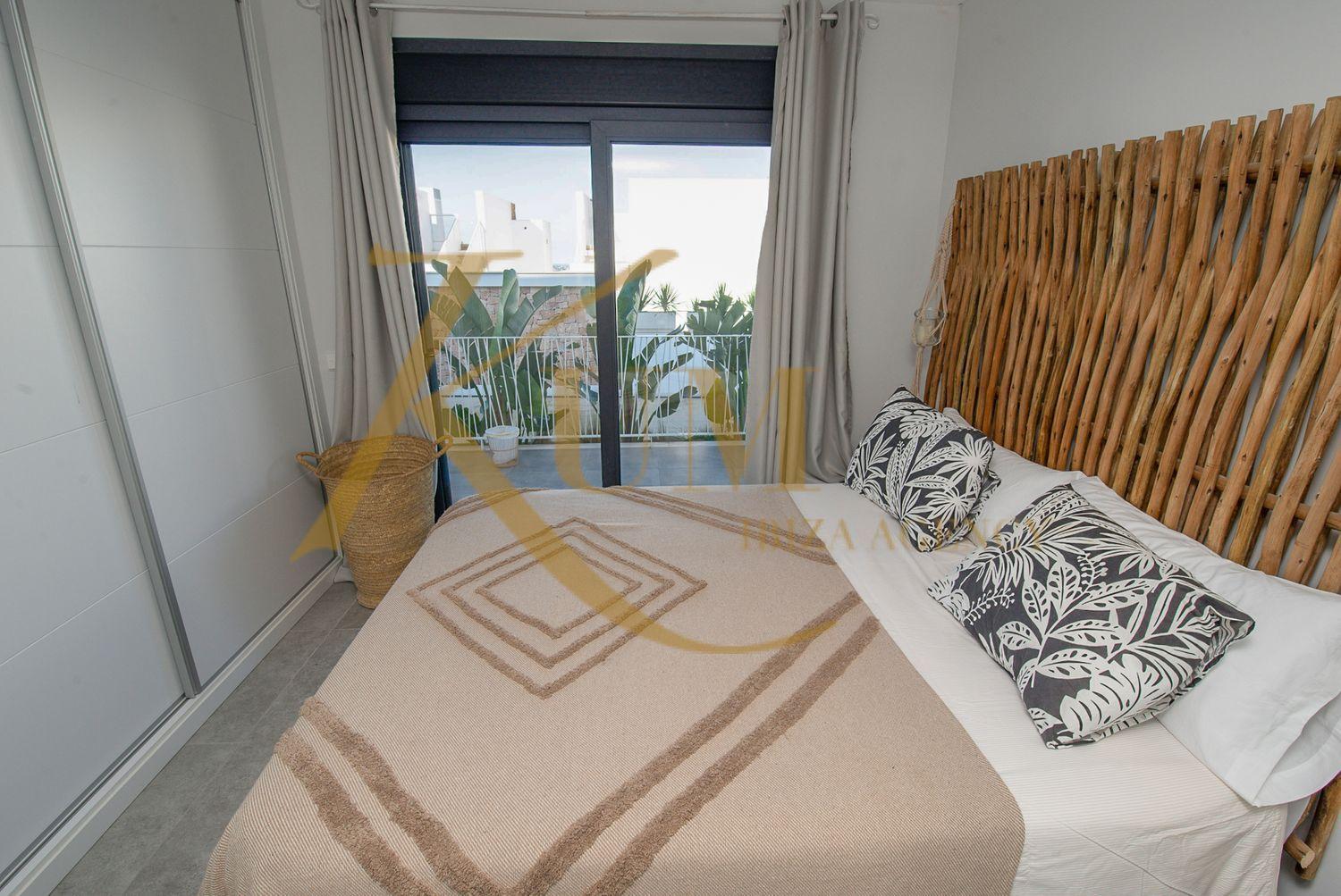 Apartment for rent in August and September. Solarium and sea views.