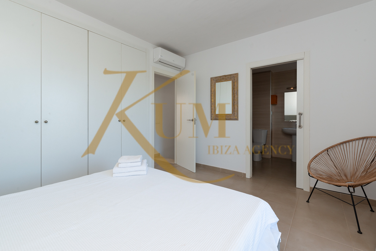 Encantadora Casa Adosada con Vistas al Mar | Alquiler Invierno Ibiza
