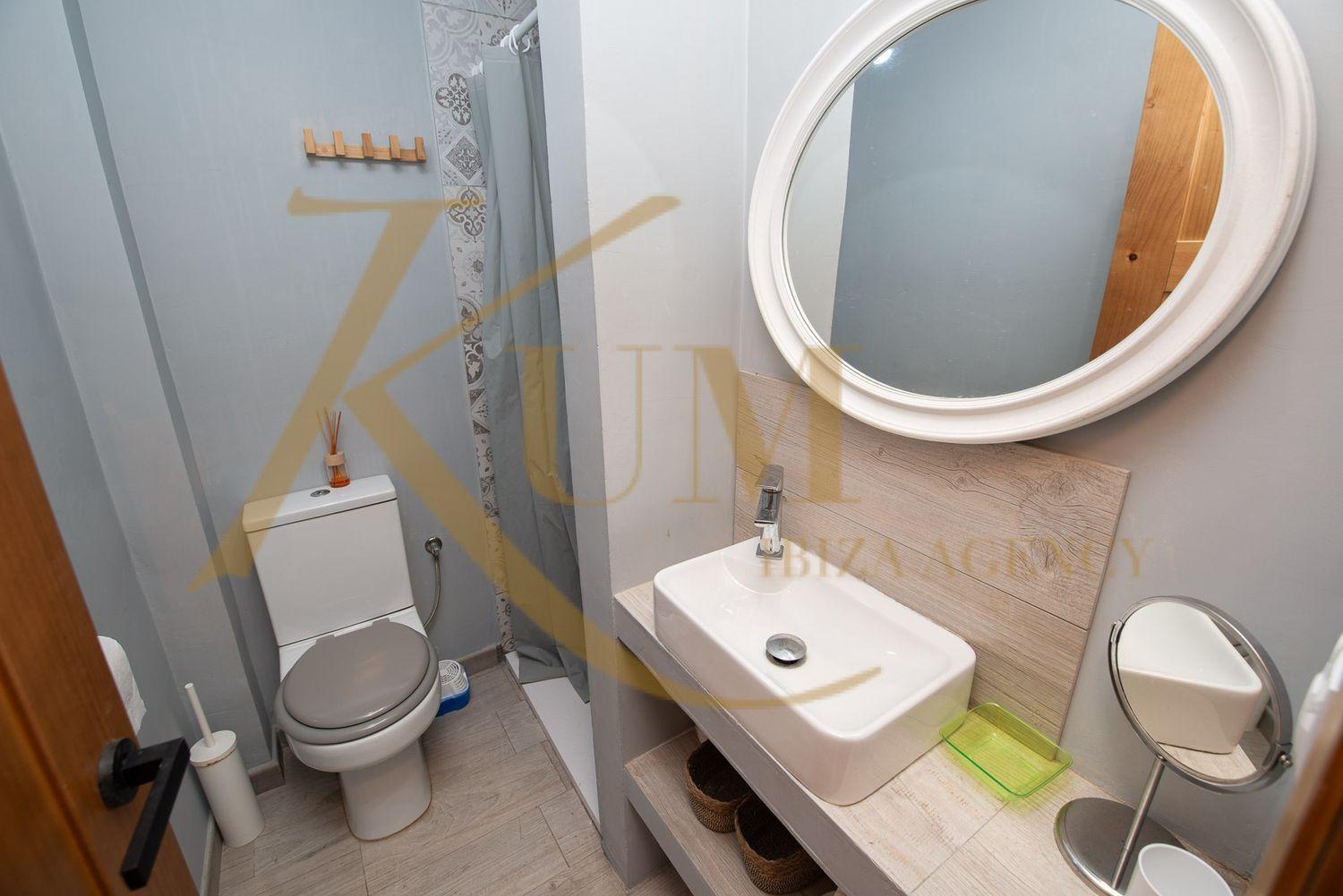 Apartment available from October to May.