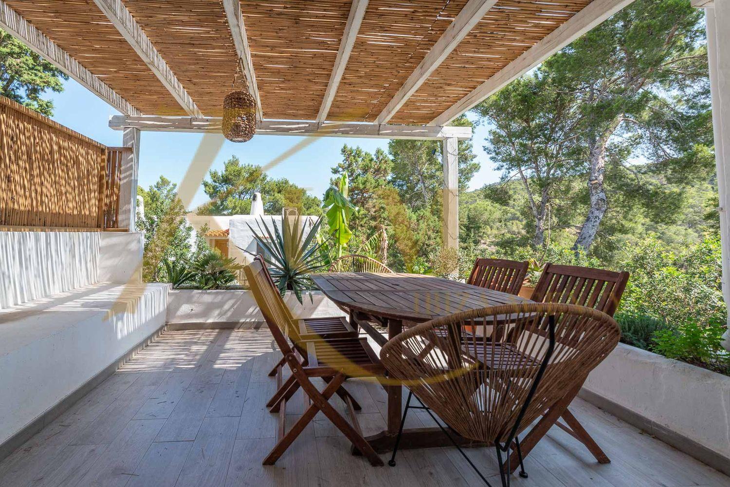 Apartment available from October to May.