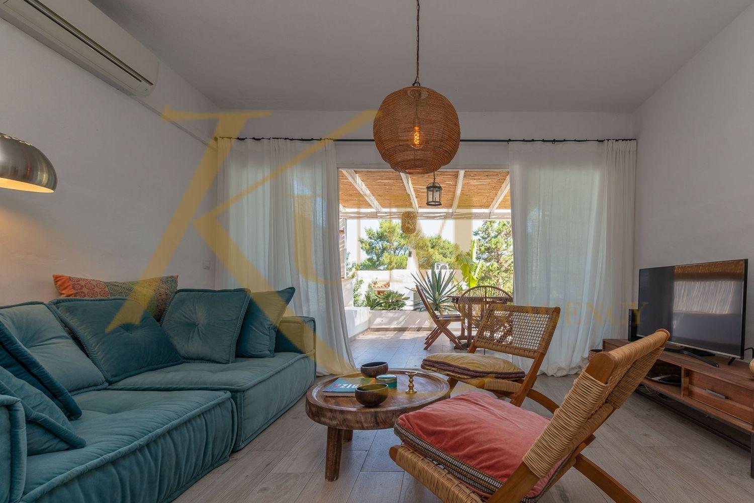 Apartment available from October to May.