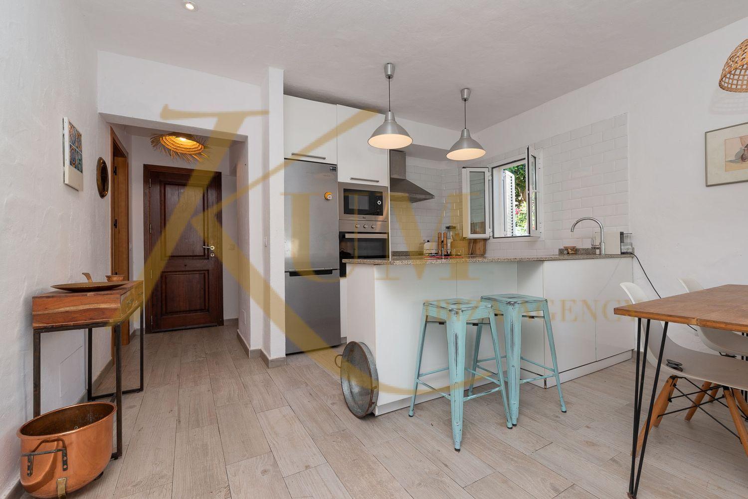 Apartment available from October to May.
