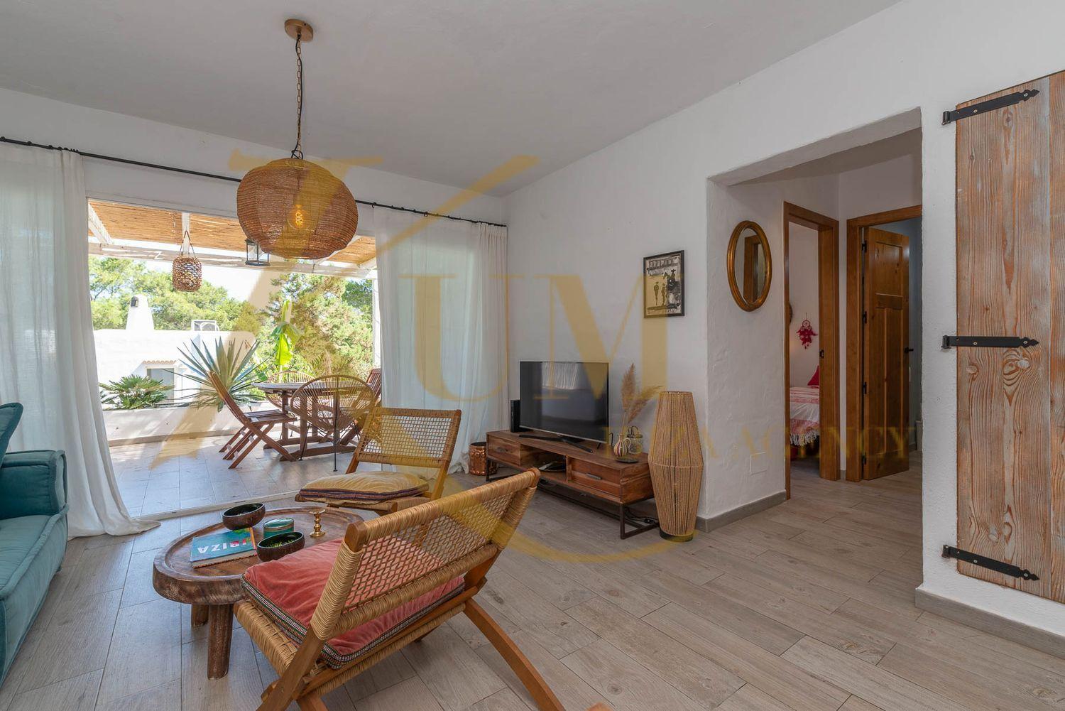 Apartment available from October to May.