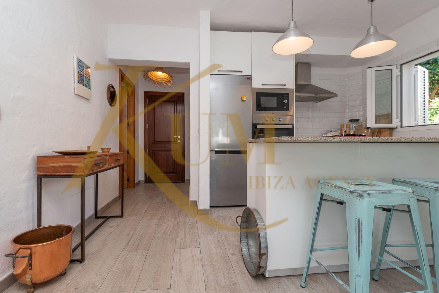 Apartment available from October to May.