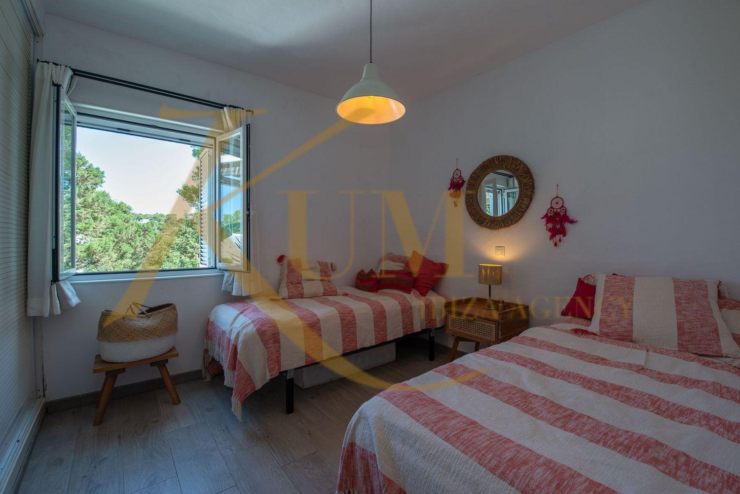 Apartment available from October to May.