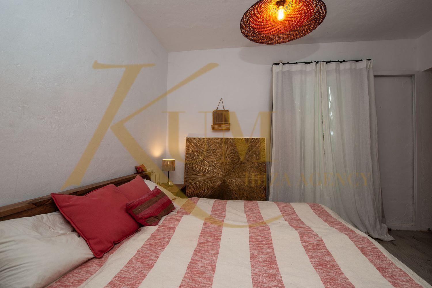 Apartment available from October to May.