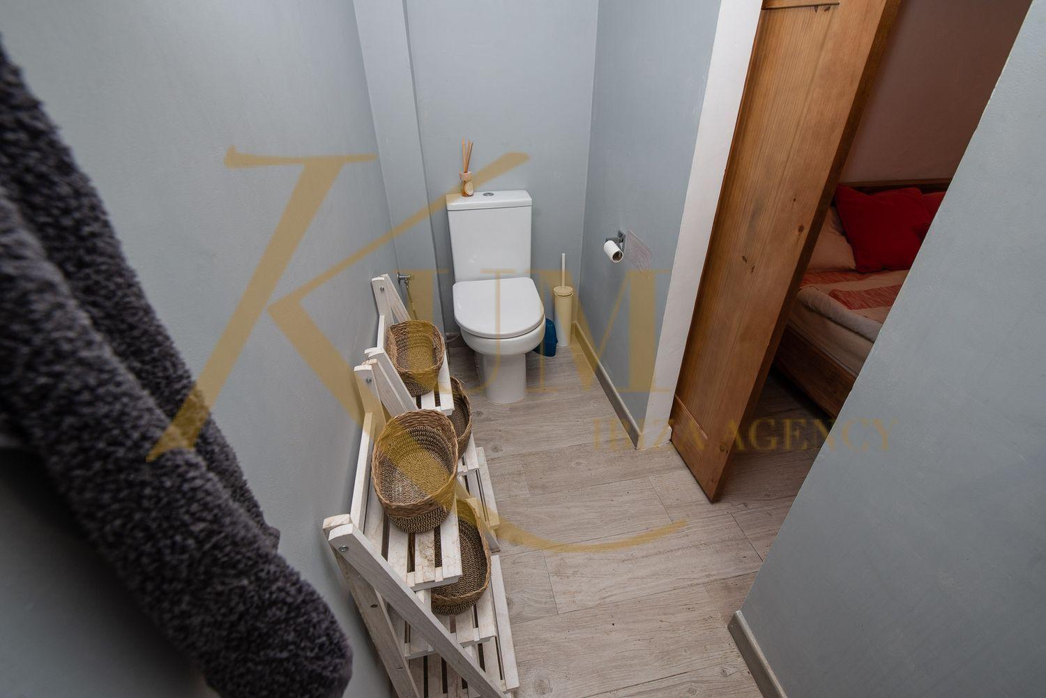 Apartment available from October to May.