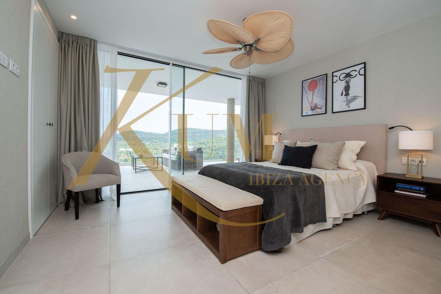 Luxós apartament amb 4 suites i vistes al mar.