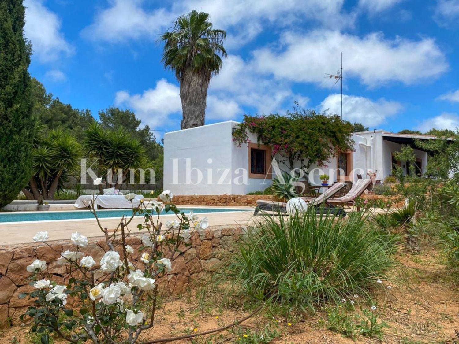 Huis in Es Cubells met privé zwembad