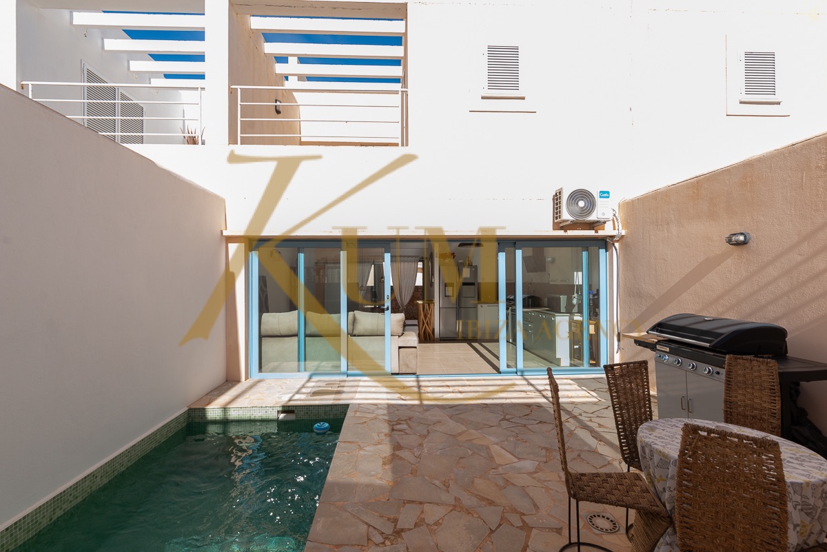 Villa mit 2 Schlafzimmern in Cala Tarida