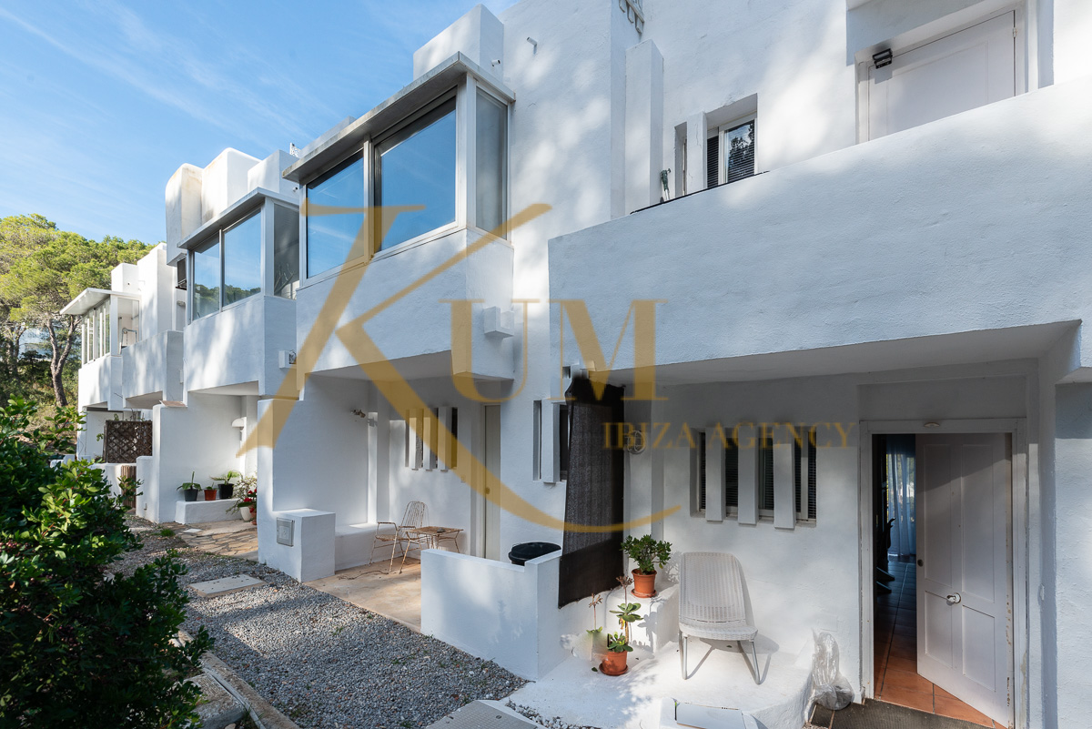 Townhouse for sale with sea views and 2 bedrooms