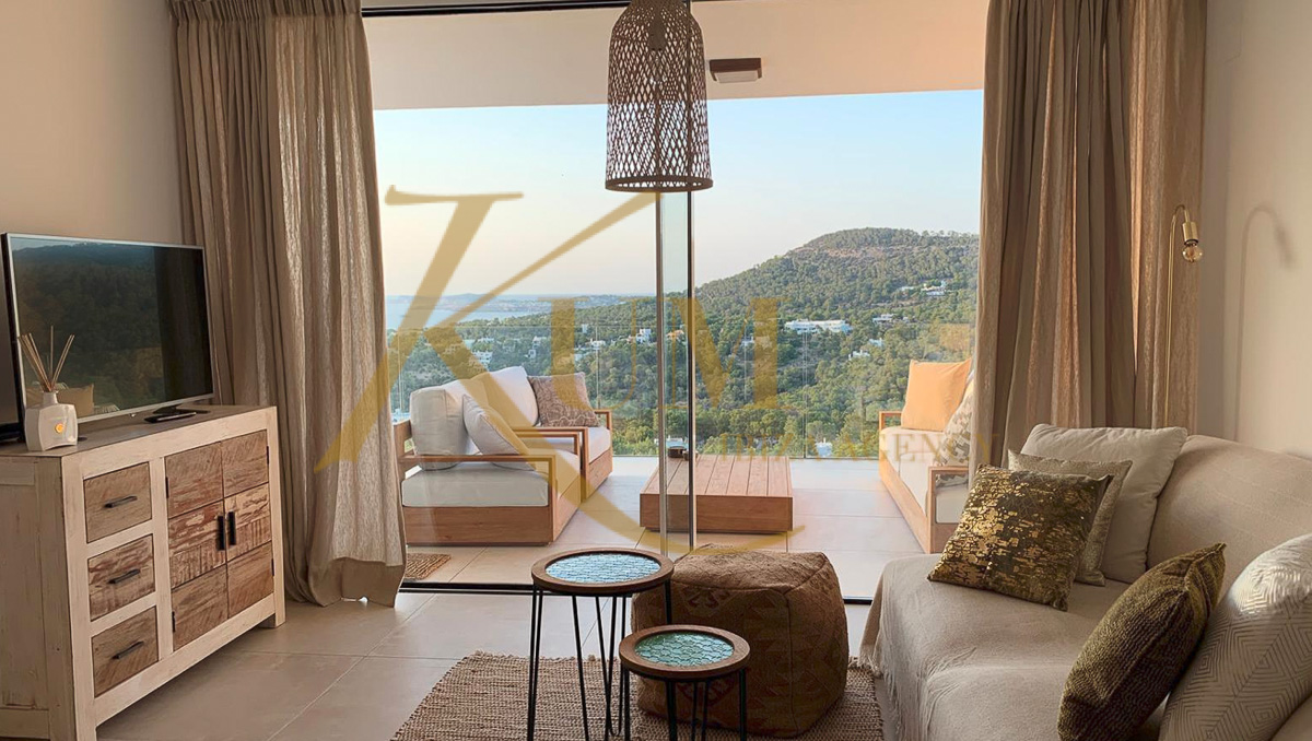 Charmante Wohnung zum Verkauf mit Panoramablick auf das Meer und die Berge.